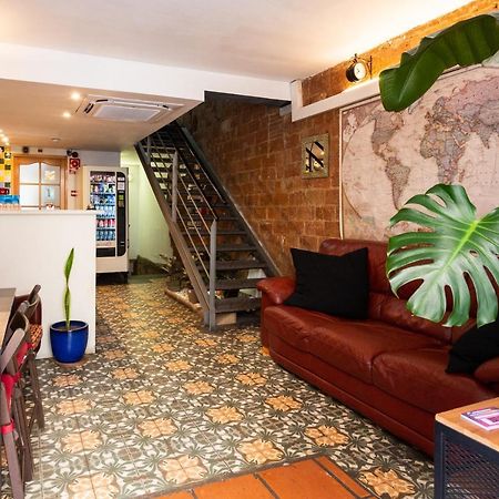 Mambo Tango Hostel Барселона Екстериор снимка