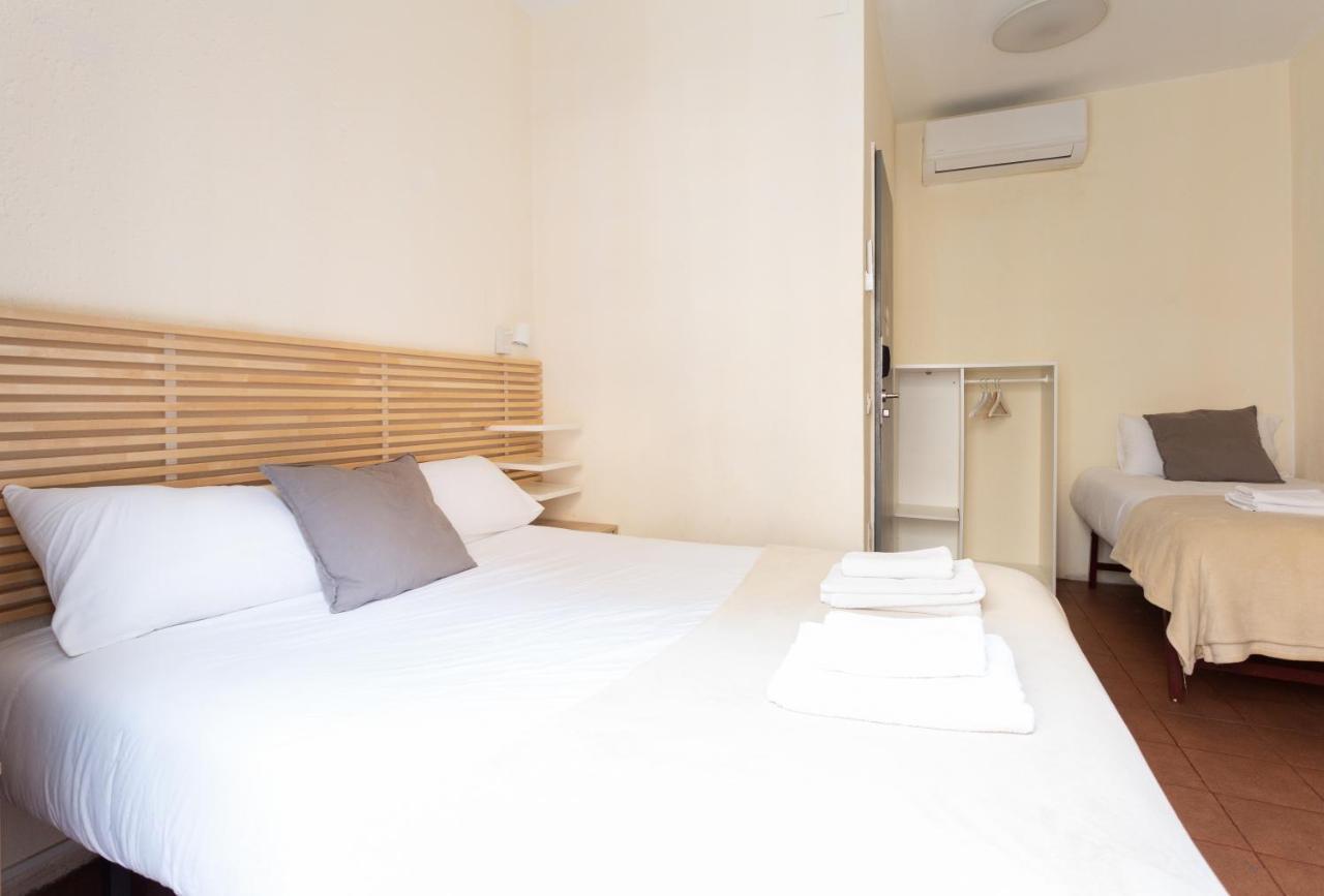 Mambo Tango Hostel Барселона Екстериор снимка