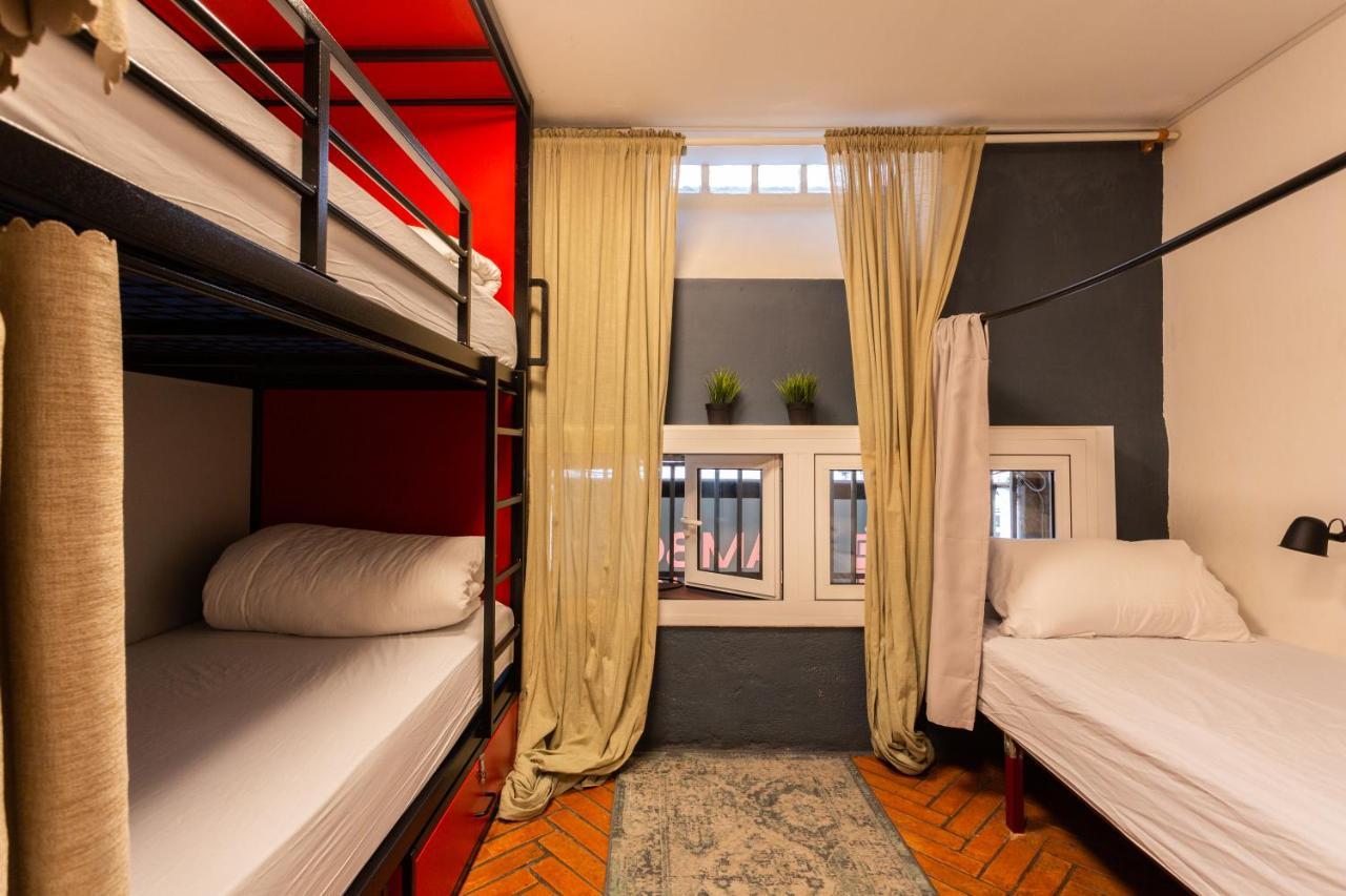 Mambo Tango Hostel Барселона Екстериор снимка
