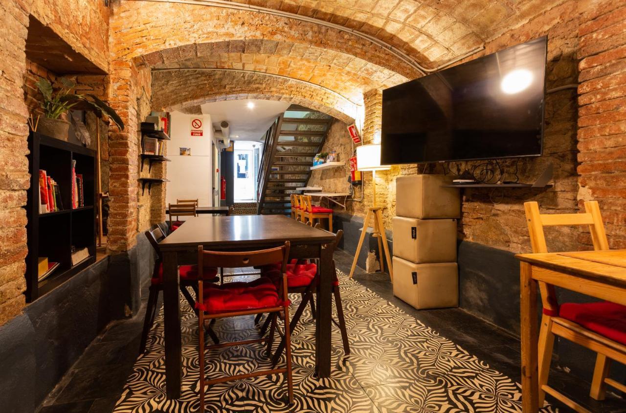 Mambo Tango Hostel Барселона Екстериор снимка