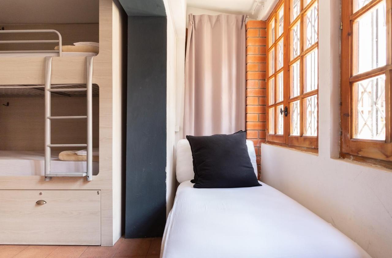 Mambo Tango Hostel Барселона Екстериор снимка