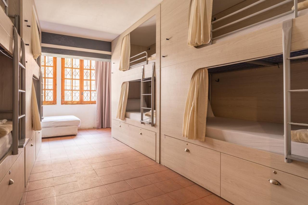 Mambo Tango Hostel Барселона Екстериор снимка