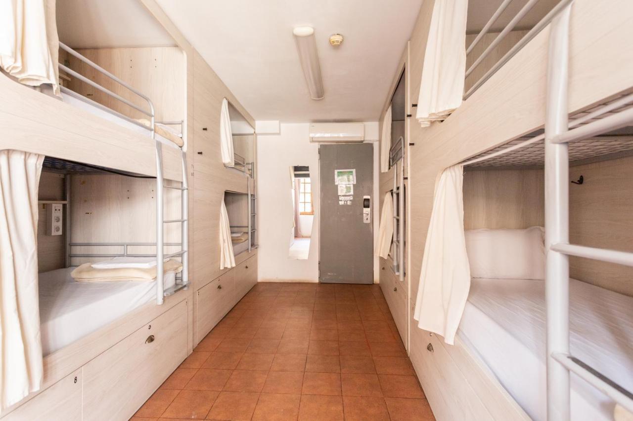 Mambo Tango Hostel Барселона Екстериор снимка