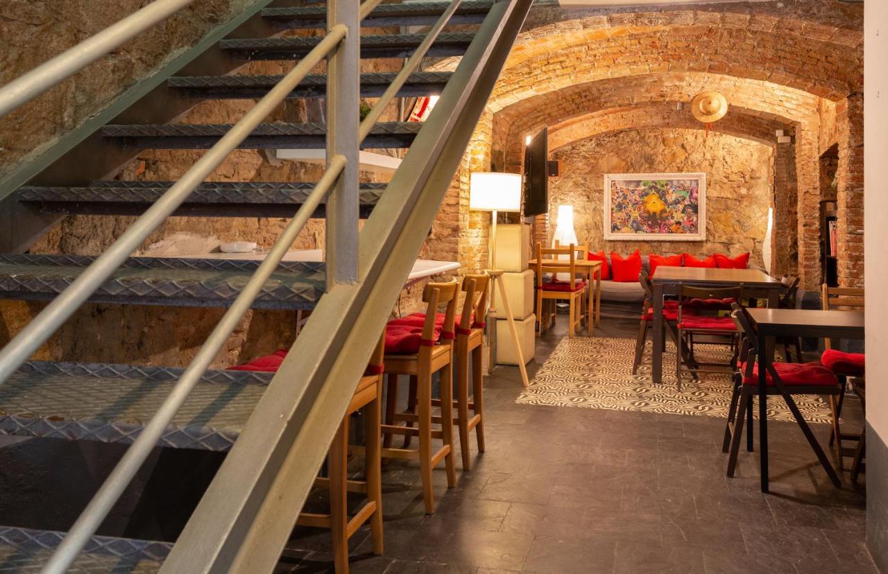 Mambo Tango Hostel Барселона Екстериор снимка