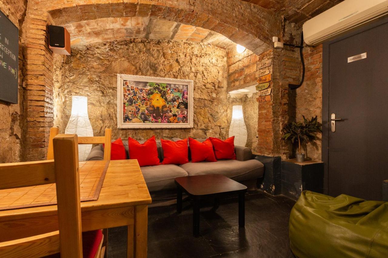 Mambo Tango Hostel Барселона Екстериор снимка